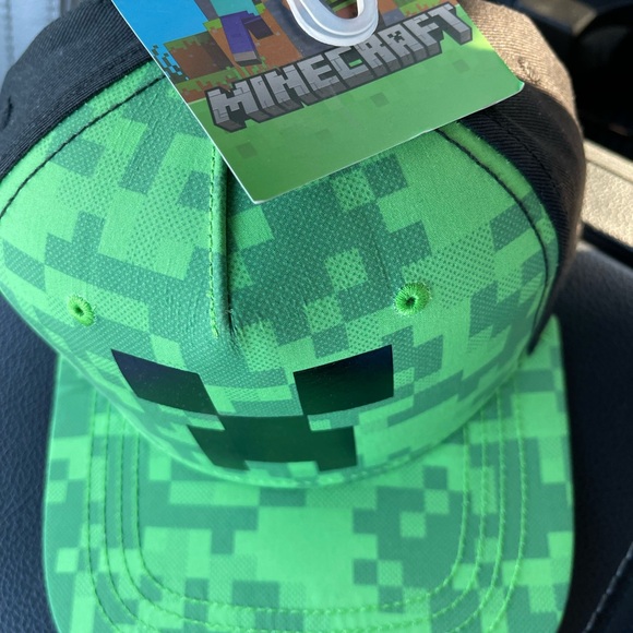 MINECRAFT Green Pixelated Cap with Black Design - Picture 2 of 2